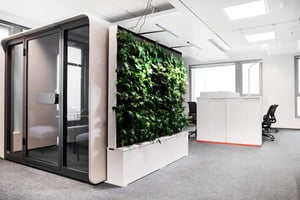 fonecta-office-naava-green-wall-02